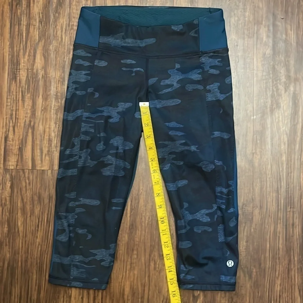Lululemon Camo Leggings - Clip-in Crop - Alberta Lake Navy Blue - sz 4